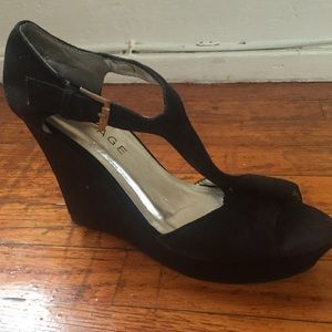 Women’s black wedges